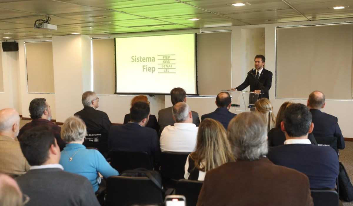 Comitiva paraguaia apresenta oportunidades de negócios a empresários paranaenses, inclusive para moveleiros