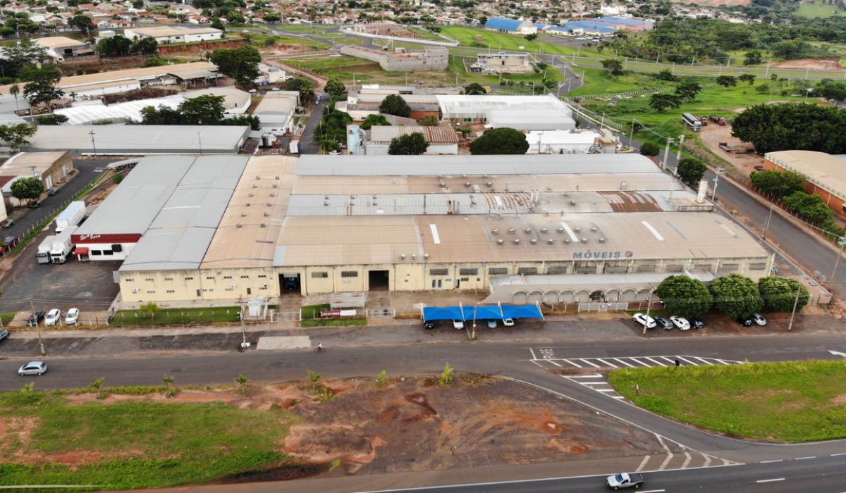Fábrica com mais de 10 mil m² planeja produzir mais de 30 mil móveis até o final do ano