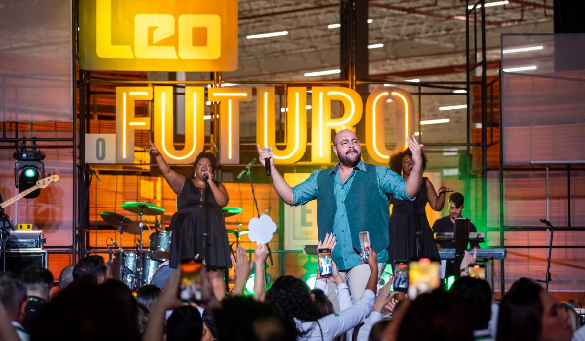 Leo Madeiras celebra 79 anos com festa e inaugura super centro de distribuição em Barueri