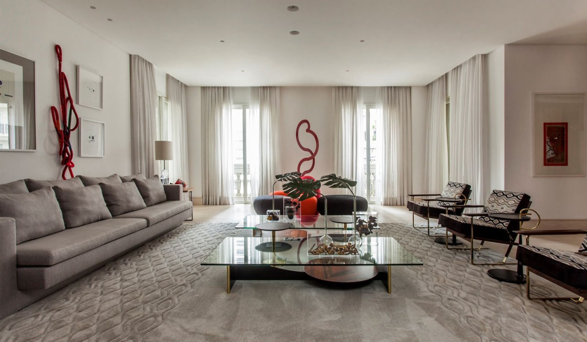 Peças de design e obras de arte ditam o mood de apartamento, em São Paulo