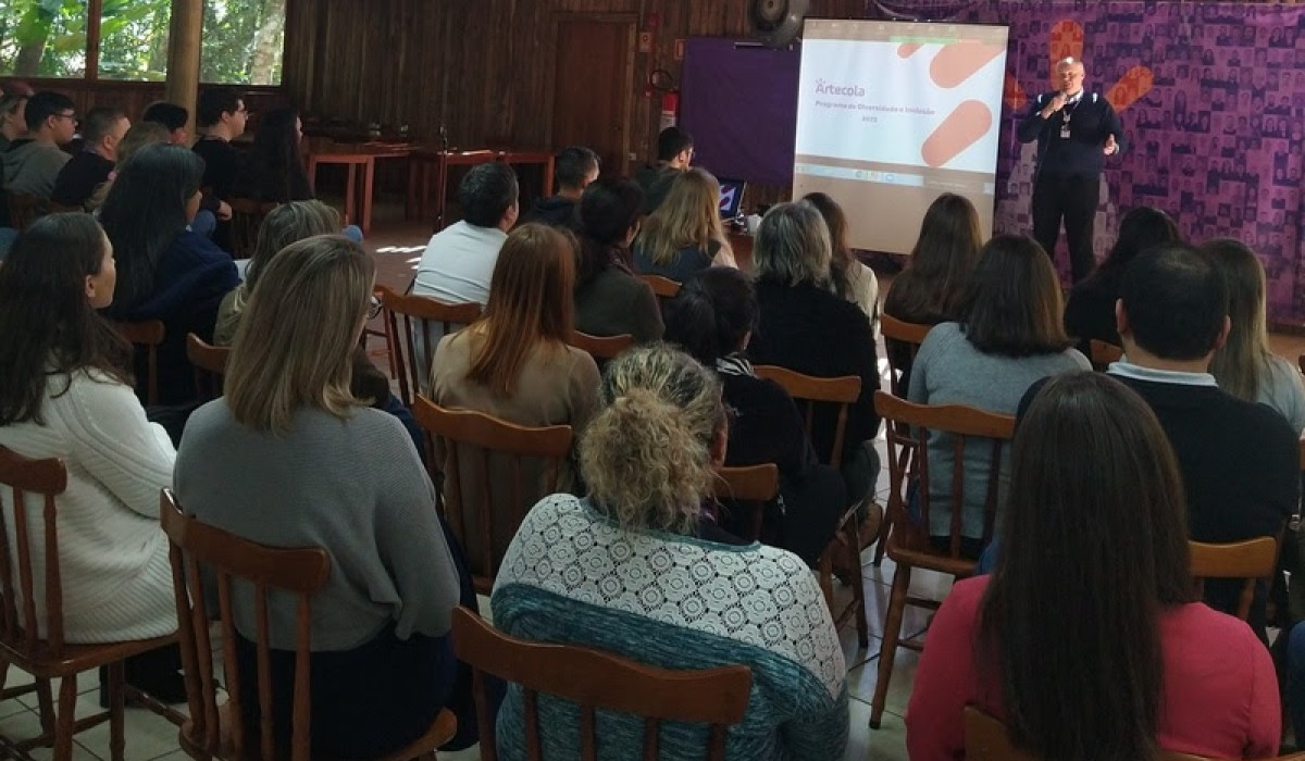 Artecola investe em diversidade e inclusão com lançamento do Programa Somos Muitos