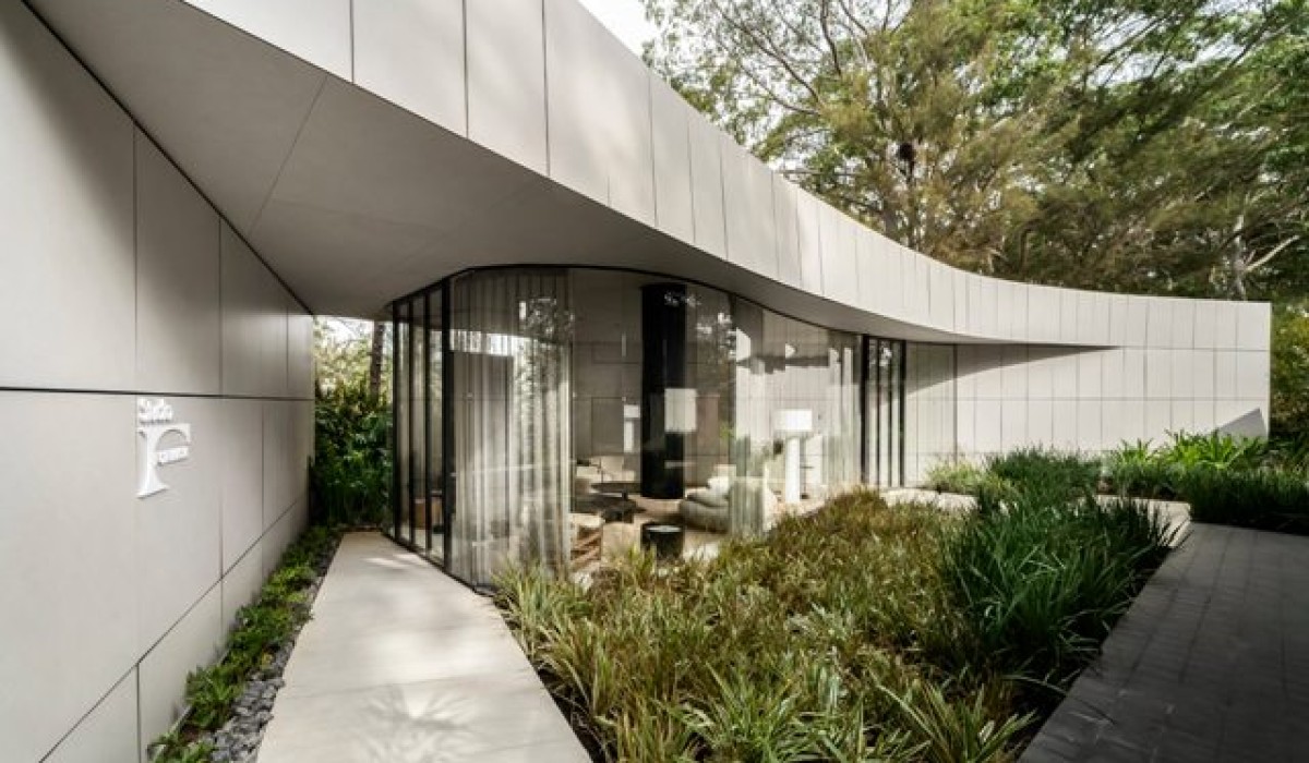 Inspirado nas linhas modernistas, Studio + Fórmica, da CASACOR Minas, se destaca pela arquitetura