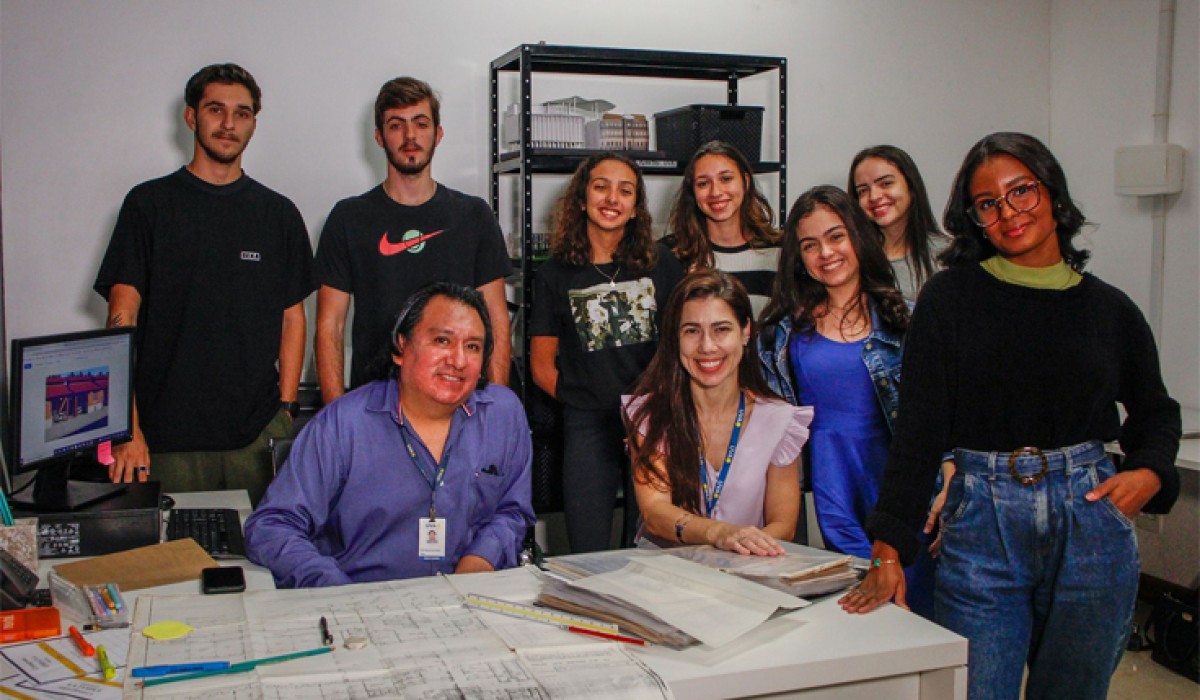 Estudantes de Arquitetura e Urbanismo a serviço da população