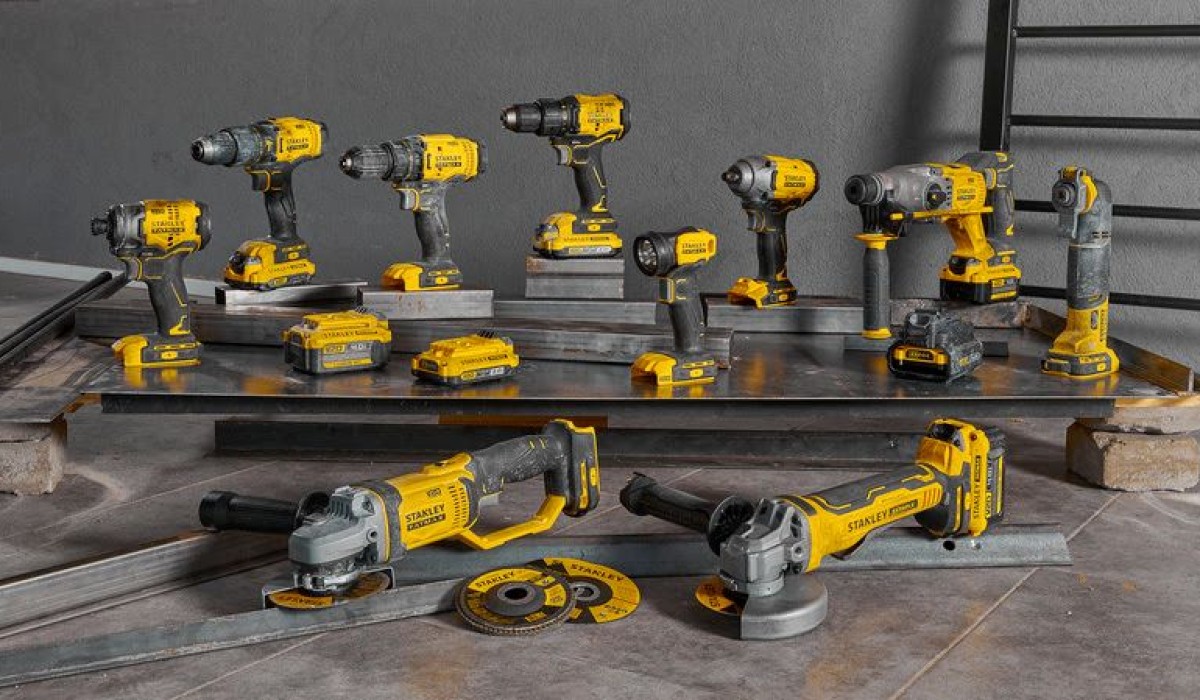 Na FEICON, StanleyBlack&Decker lança ferramentas rastreáveis e expande linha a bateria
