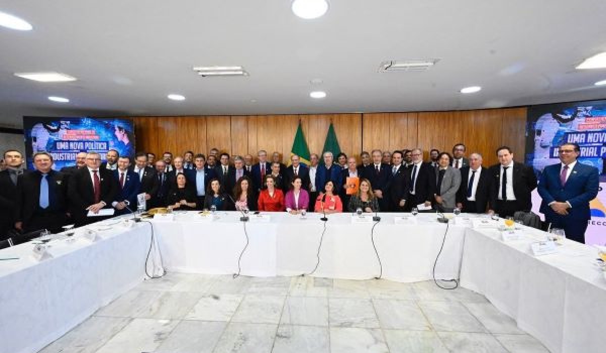 ABIMÓVEL participa de reunião de relançamento do Conselho Nacional de Desenvolvimento Industrial