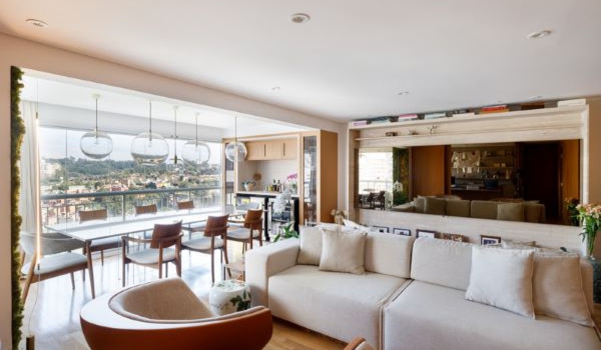 Apartamento de 110 m² conta com escritório/quarto integrado com a sala em projeto assinado pelo Leburma Arquitetura