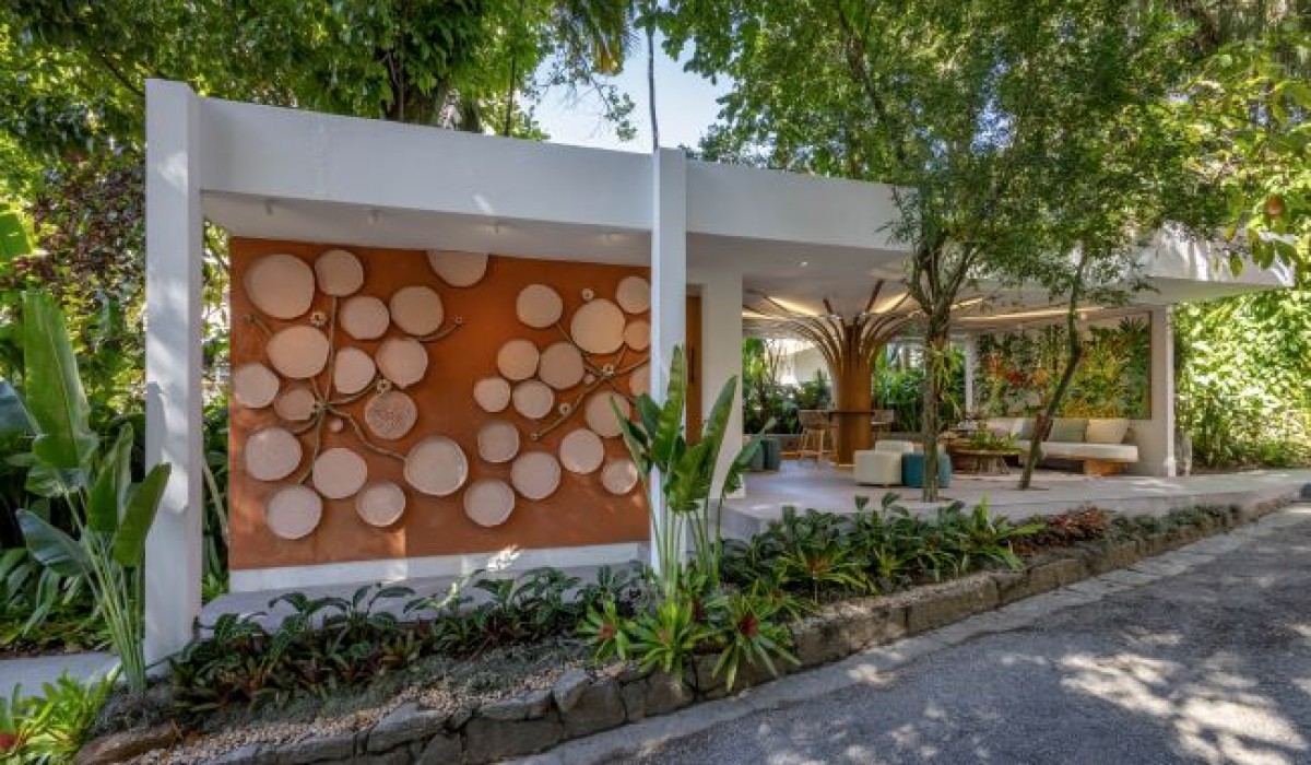 CASACOR RJ mostra como cores vibrantes e efeitos em tetos e paredes têm o poder de transformar e personalizar ambientes