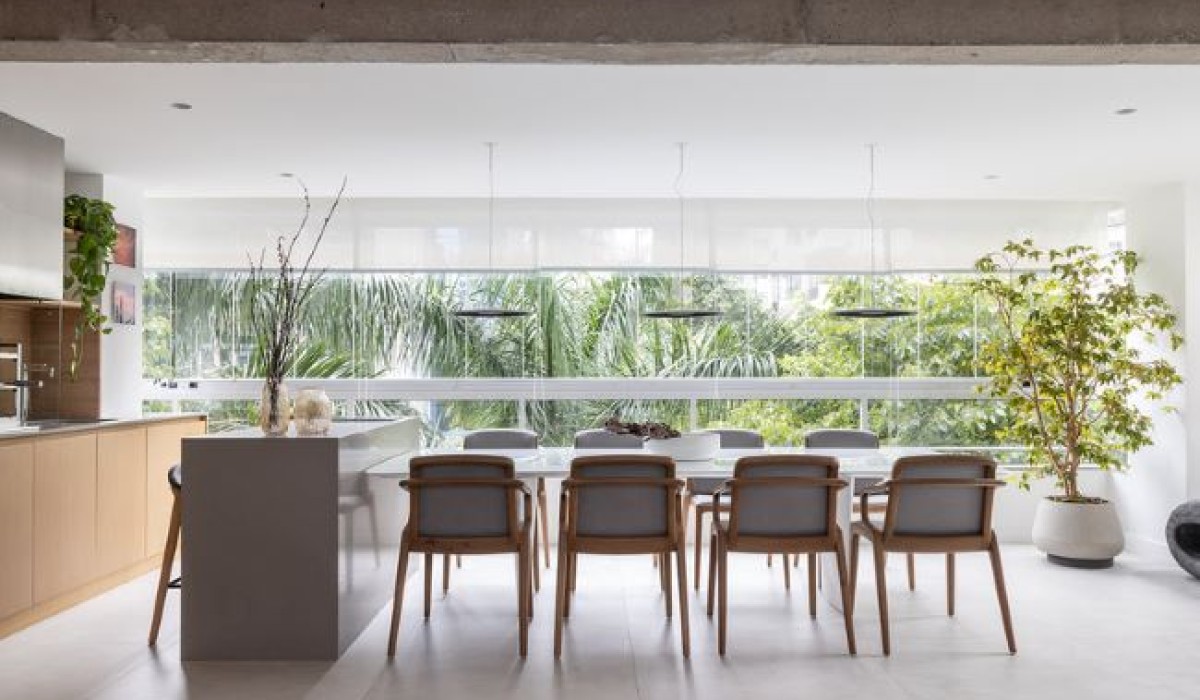 Apartamento minimalista une concreto aparente à marcenaria