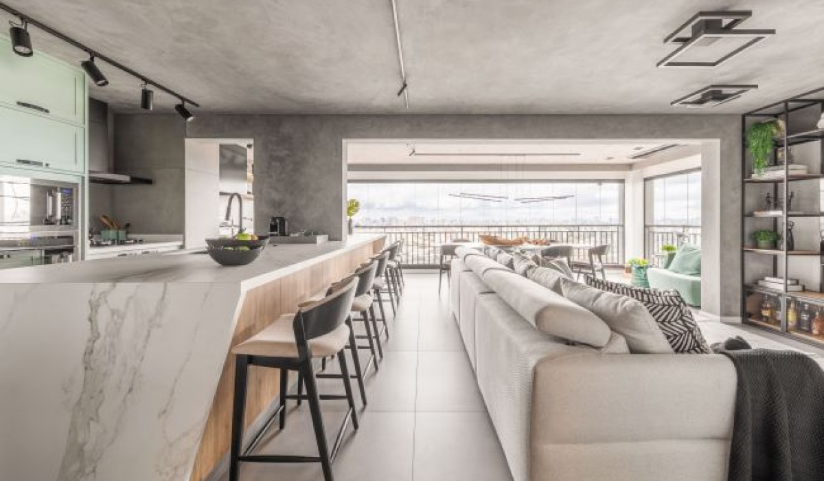 Estilo industrial e integração total dos ambientes marcam projeto assinado pelo arquiteto Bruno Moraes