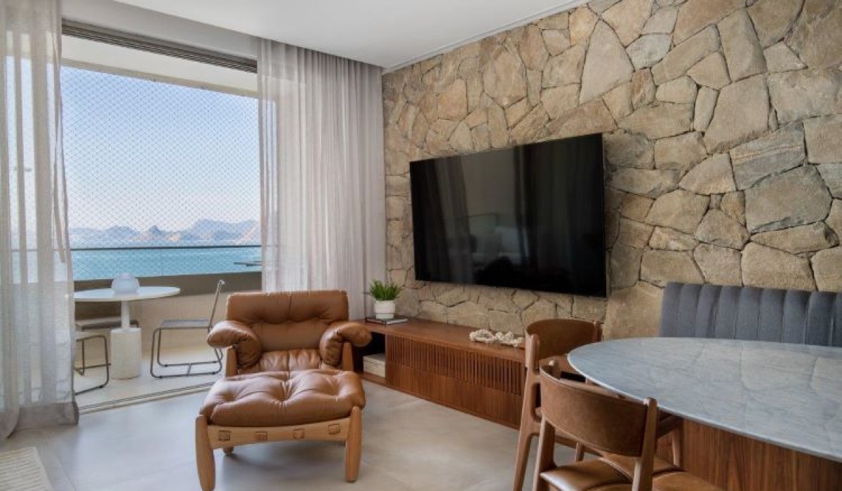 Cores e vitalidade para um apartamento à beira-mar