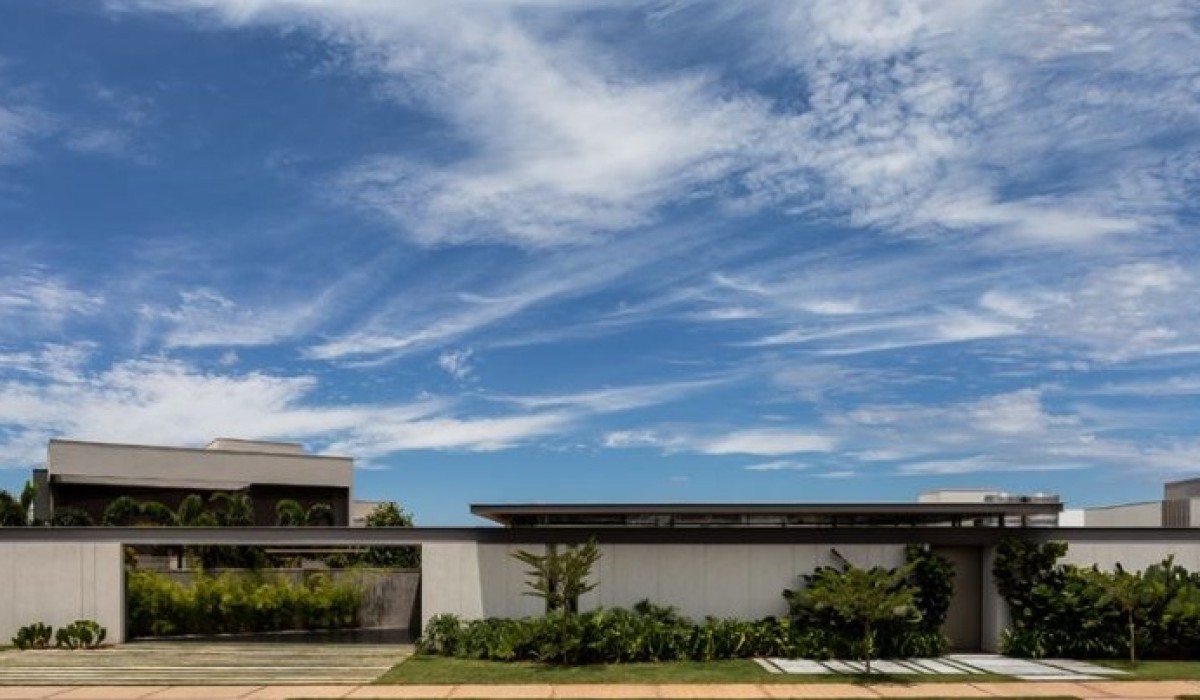 Studio Porto incorpora atributos no projeto da Triângulo House em Uberlândia, Minas Gerais