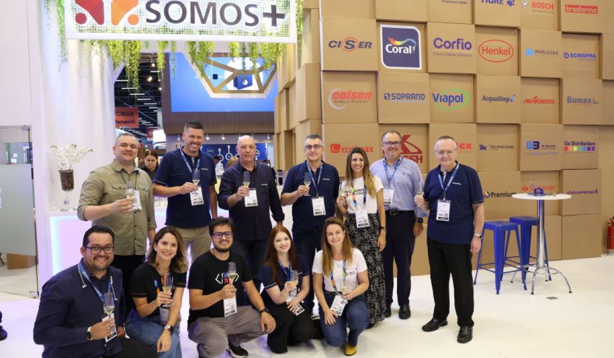 Soprano formaliza parceria com a Juntos Somos Mais na FEICON 202