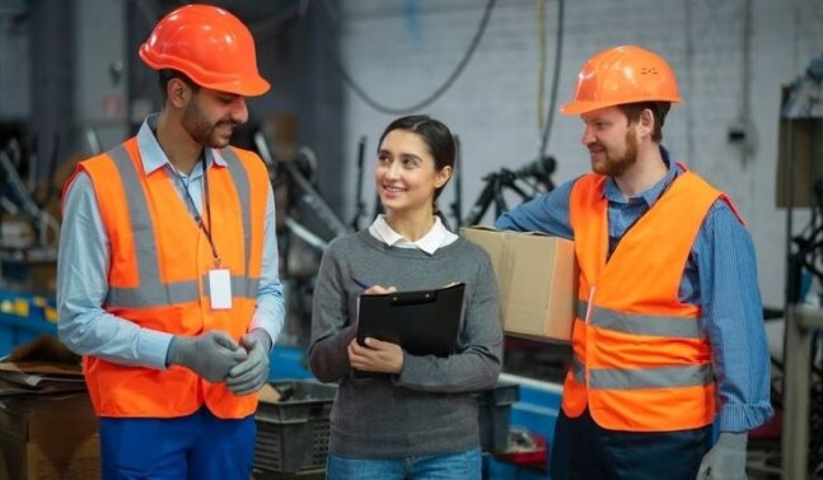 CNI indica retomada do crescimento na produção industrial e aumento do emprego
