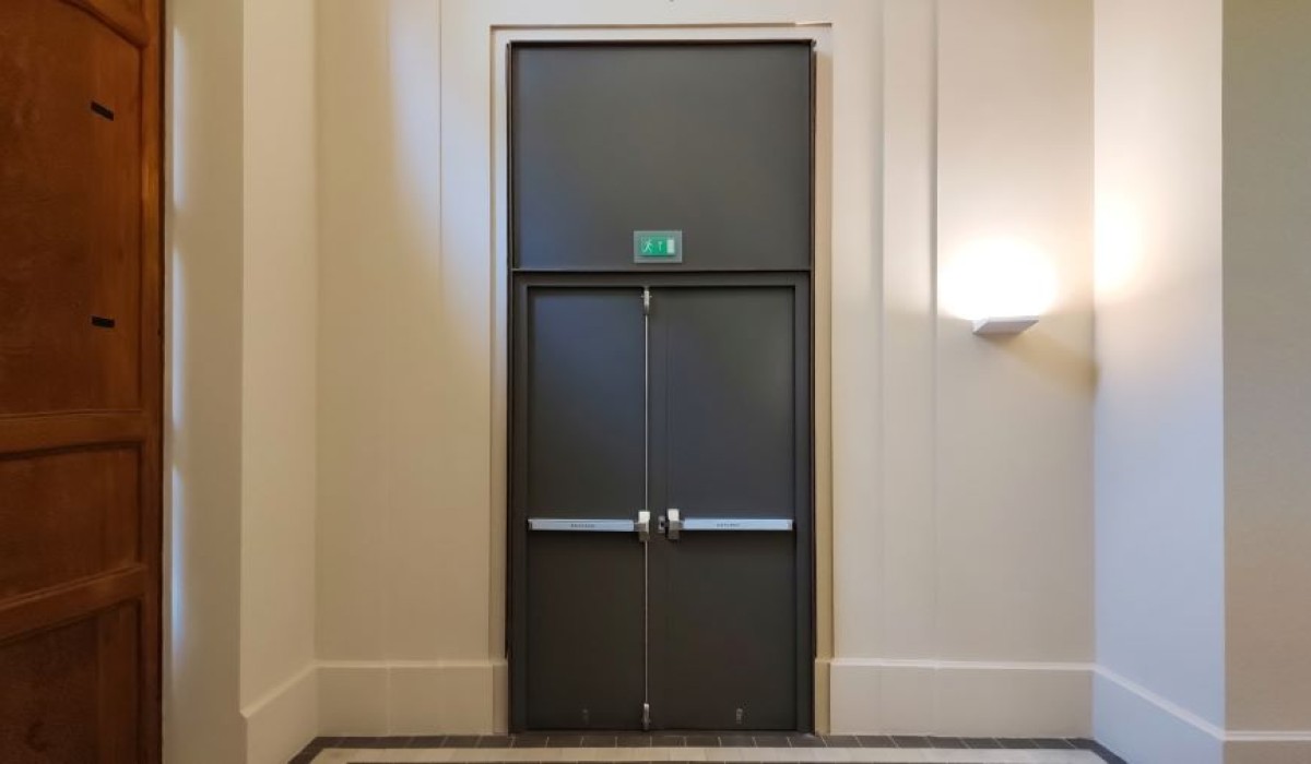 ASSA ABLOY apresenta uma nova porta metálica com proteção acústica