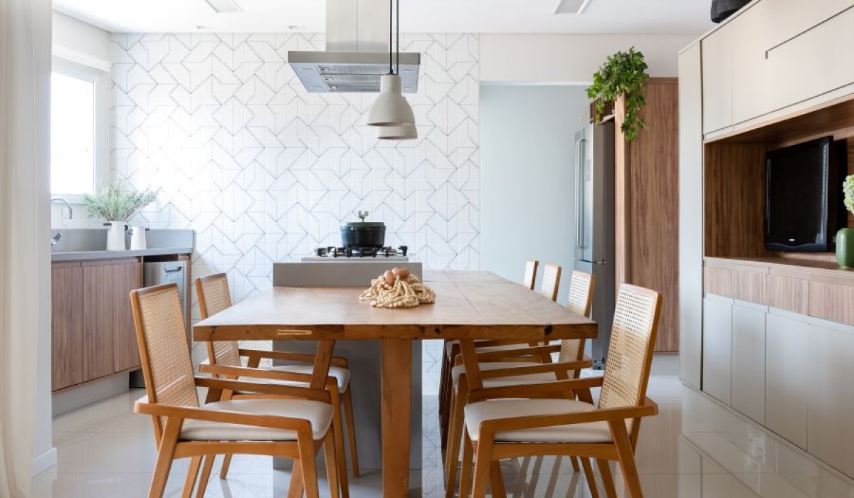 Estúdio Bena transforma apartamento em Praia Grande para um recomeço