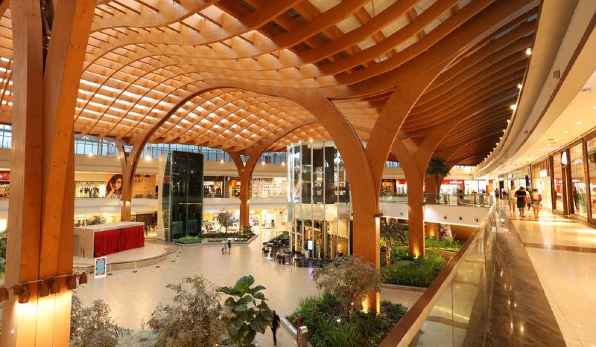 Shopping icônico de construção em madeira é revitalizado em Fortaleza