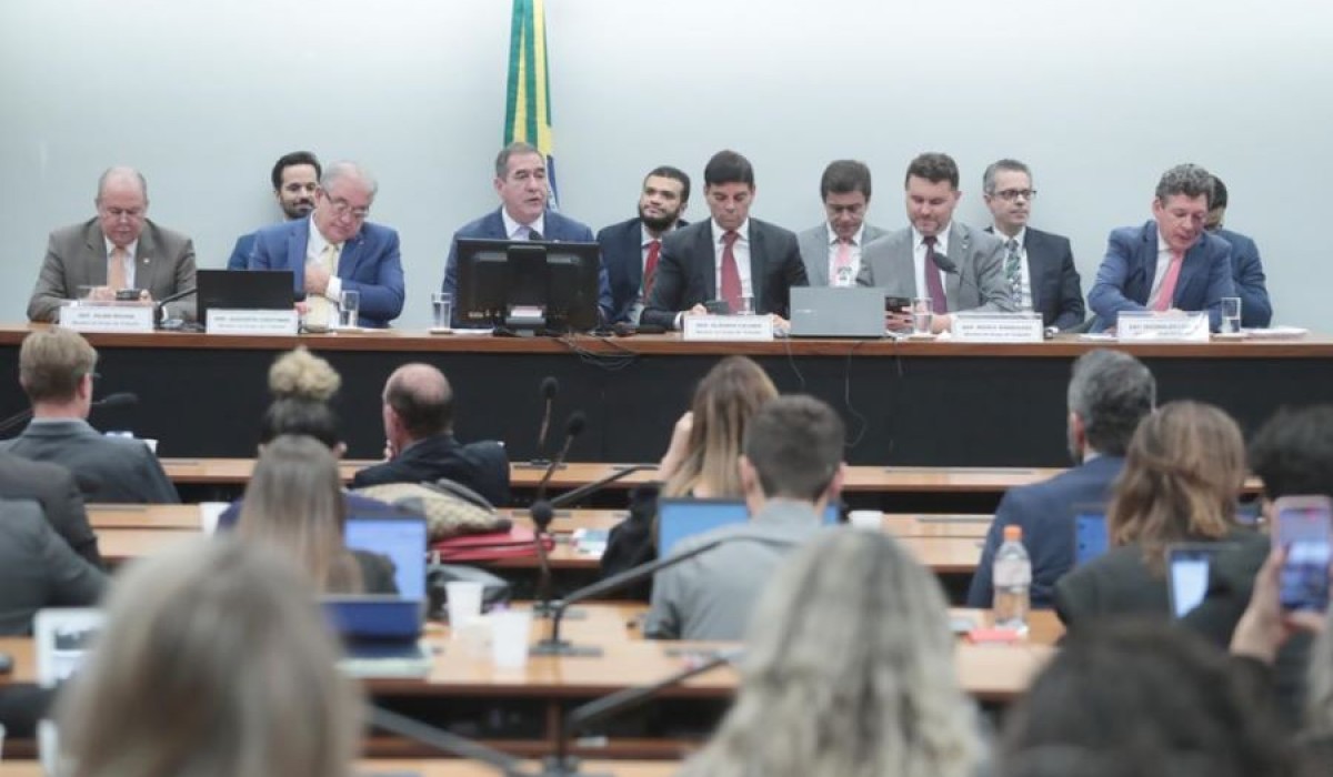 Grupo de trabalho da reforma tributária exclui representantes comerciais dos profissionais beneficiado