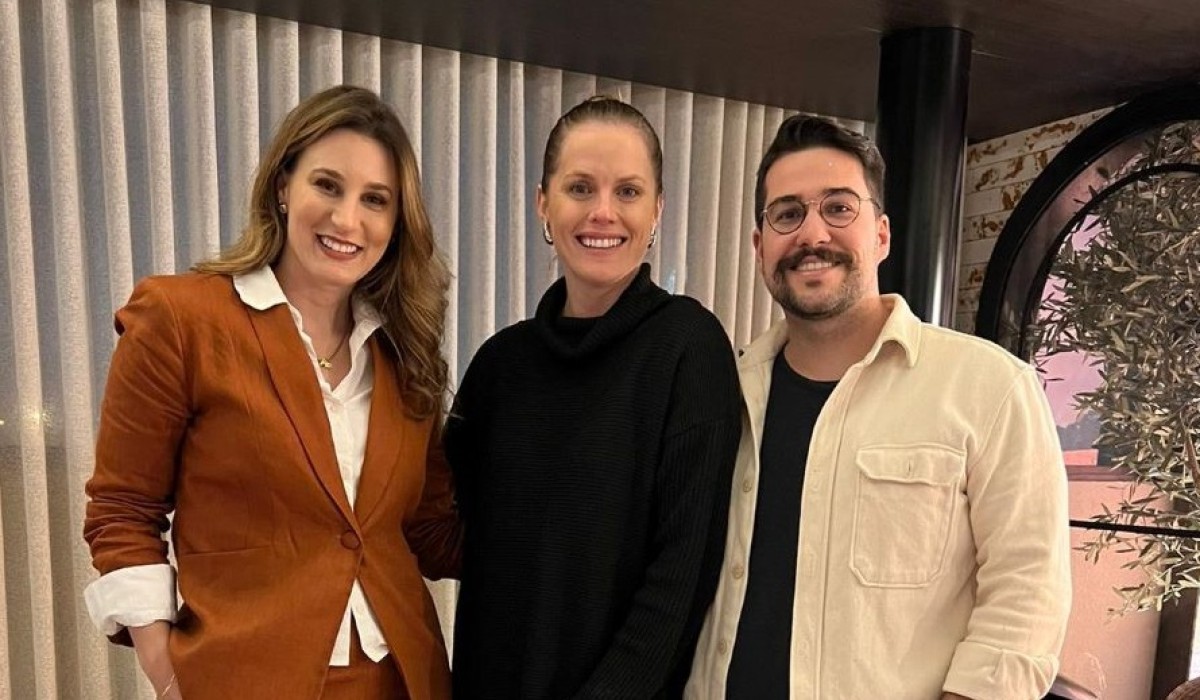 Agnes Picolotto recebe convidados em seu ambiente na CASACOR SC