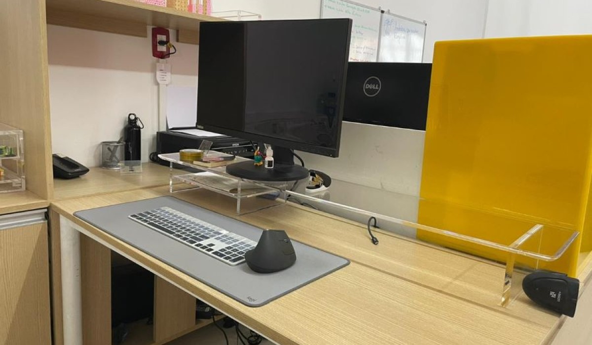 Transforme seu home office com móveis de acrílico