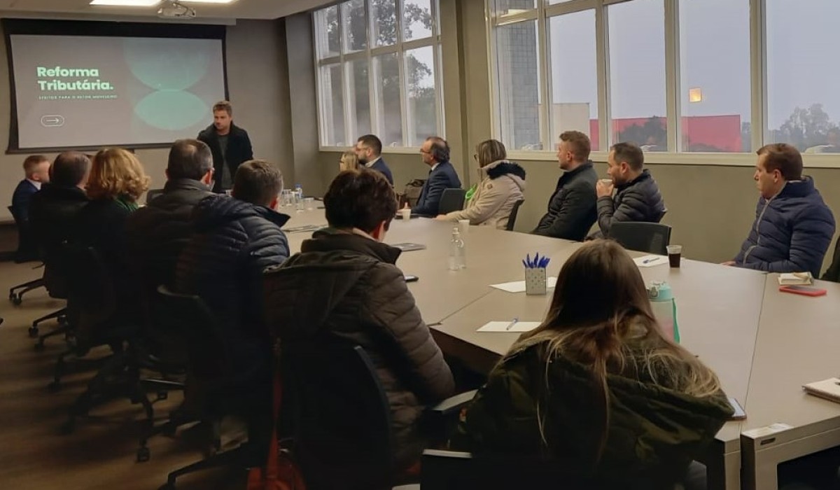Movergs e Sindmóveis realizam projeto de qualificação profissional