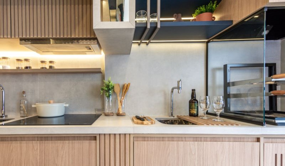 Bancadas brancas na cozinha são tendência na arquitetura