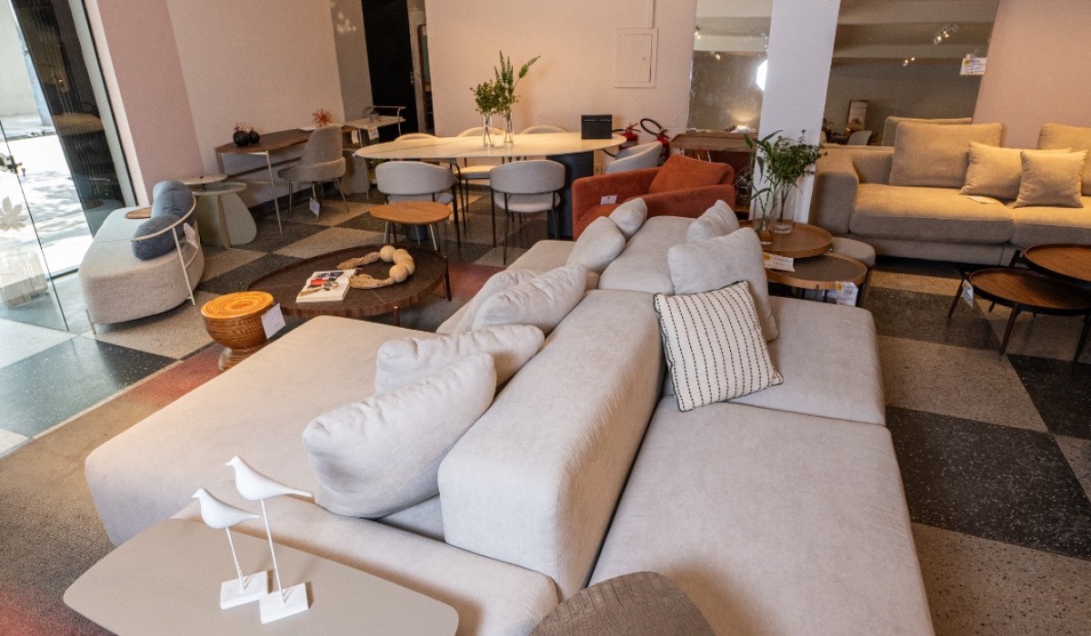 Sofá Ilha Inspira, assinado por Theo Egami, chega com exclusividade na Sun House