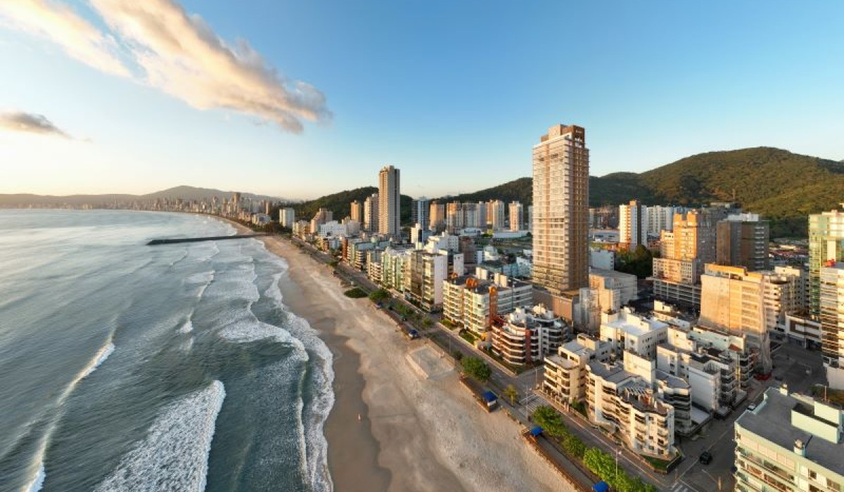 Novo arranha-céu redefine o horizonte de Itapema com rooftop a 108 metros de altura