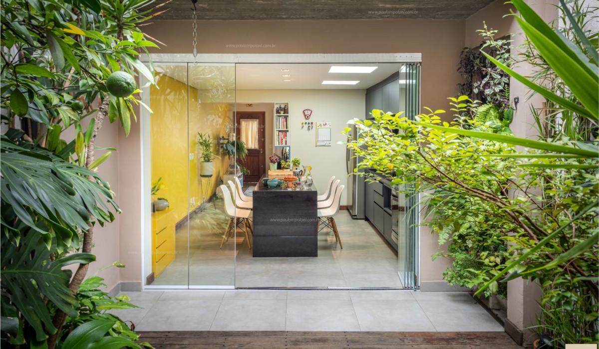 Casas em terrenos estreitos: como vencer as limitações e projetar com aproveitamento e soluções eficientes