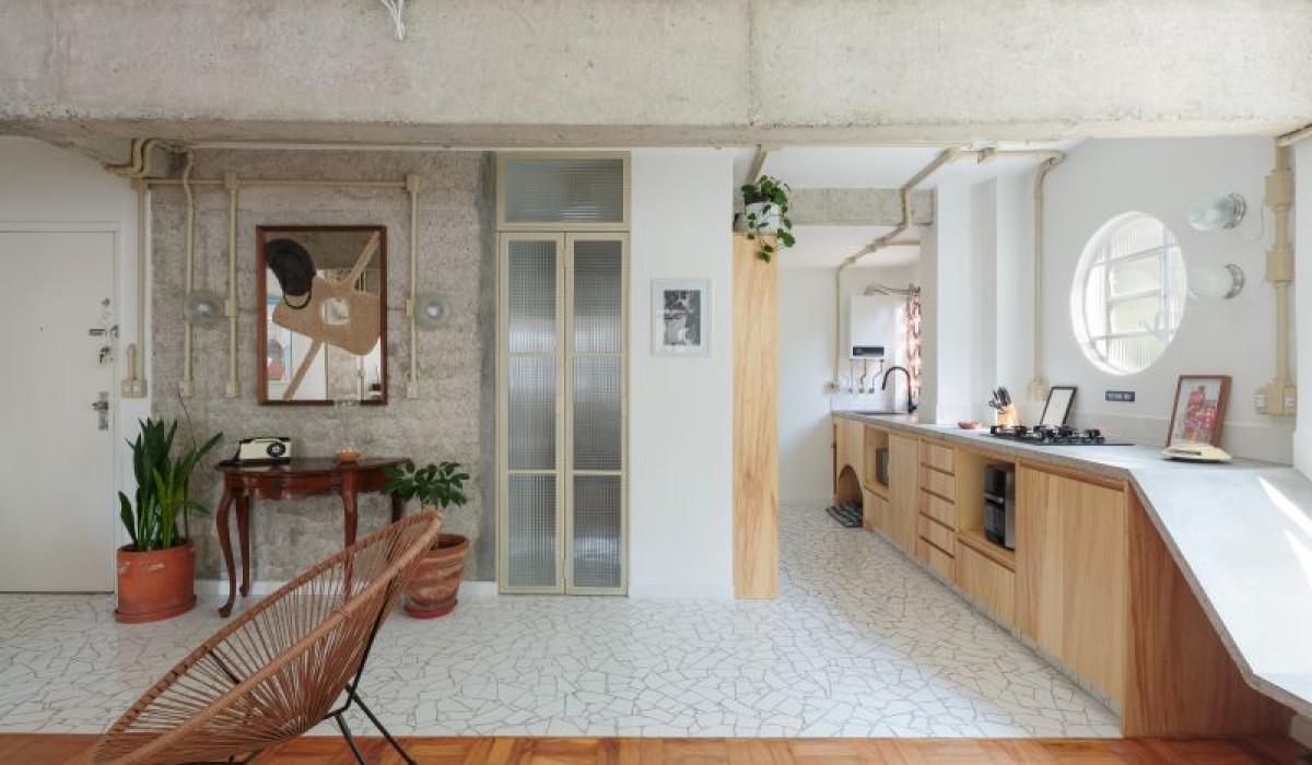Apartamento de 70m2 traz proposta de refúgio urbano com vibe praiana