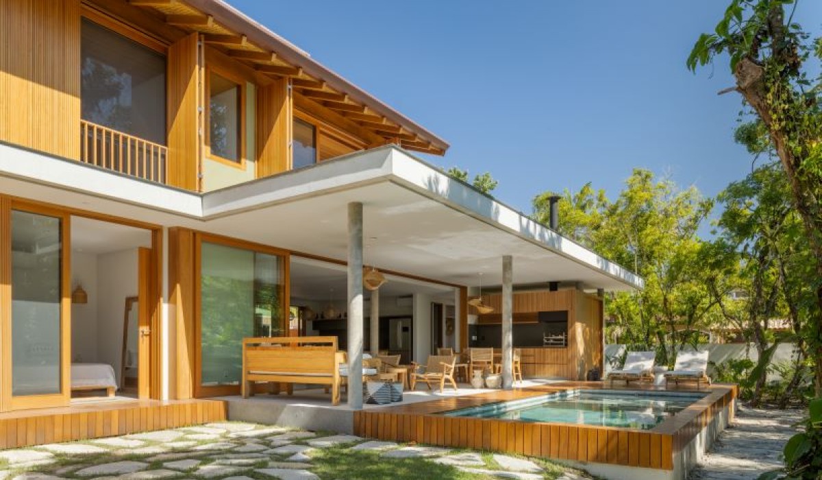 Pitta Arquitetura assina arquitetura contemporânea e integração com a natureza em projeto localizado em Itamambuca, em Ubatuba, São Paulo