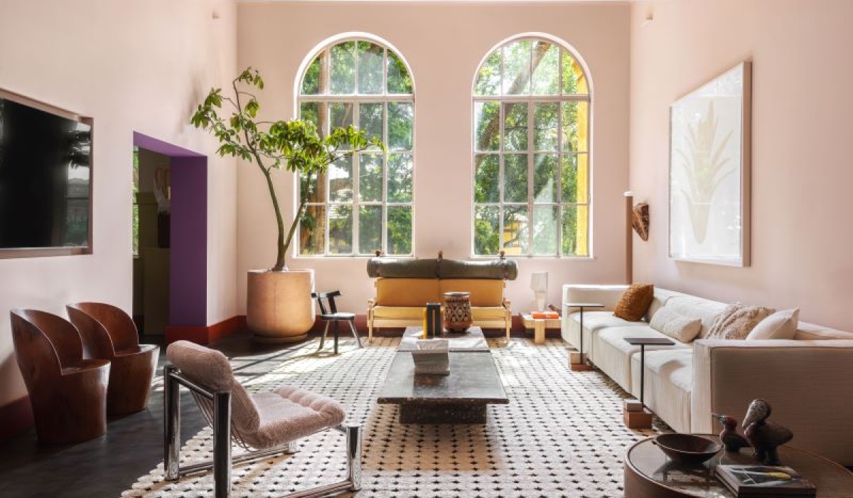 Casa Coral transborda brasilidade e conexão com a natureza em projeto assinado por Maurício Arruda