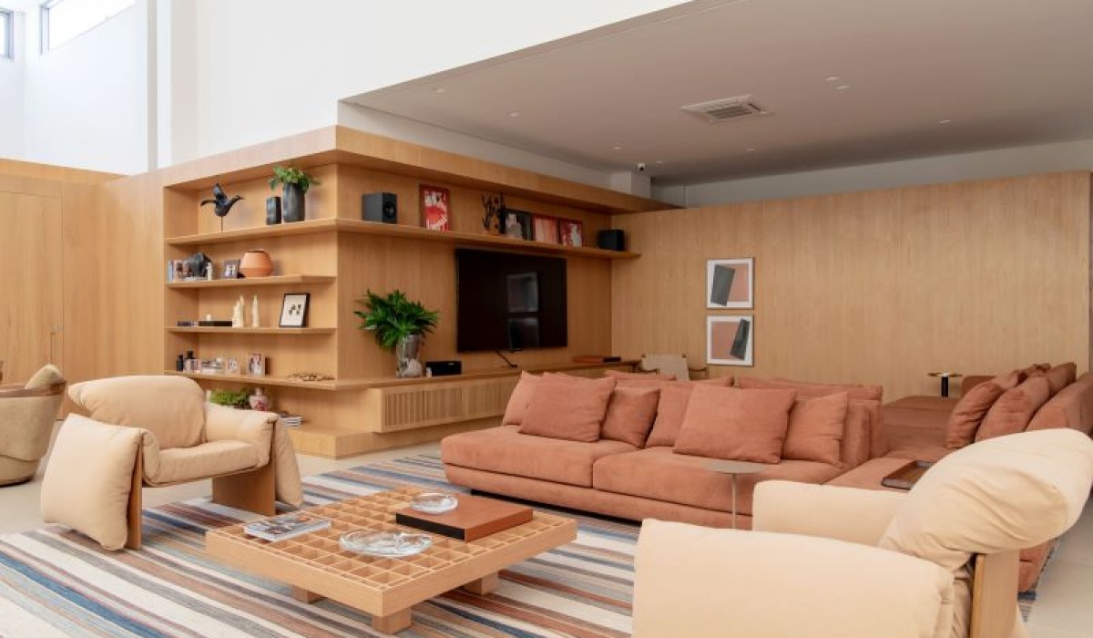 O poder de uma peça assinada: como o design de móveis valoriza e transforma o décor de interiores
