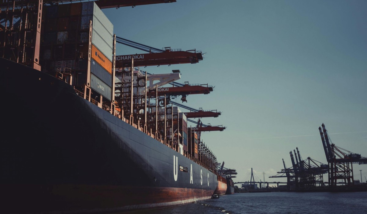 Com altas taxas pressionando exportadores, pequenas empresas apostam na importação para crescer