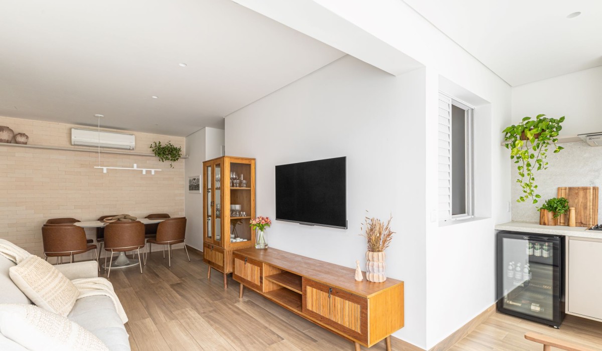 Bimá Arquitetura assina apartamento que une raízes mineiras e identidade caiçara em Santos