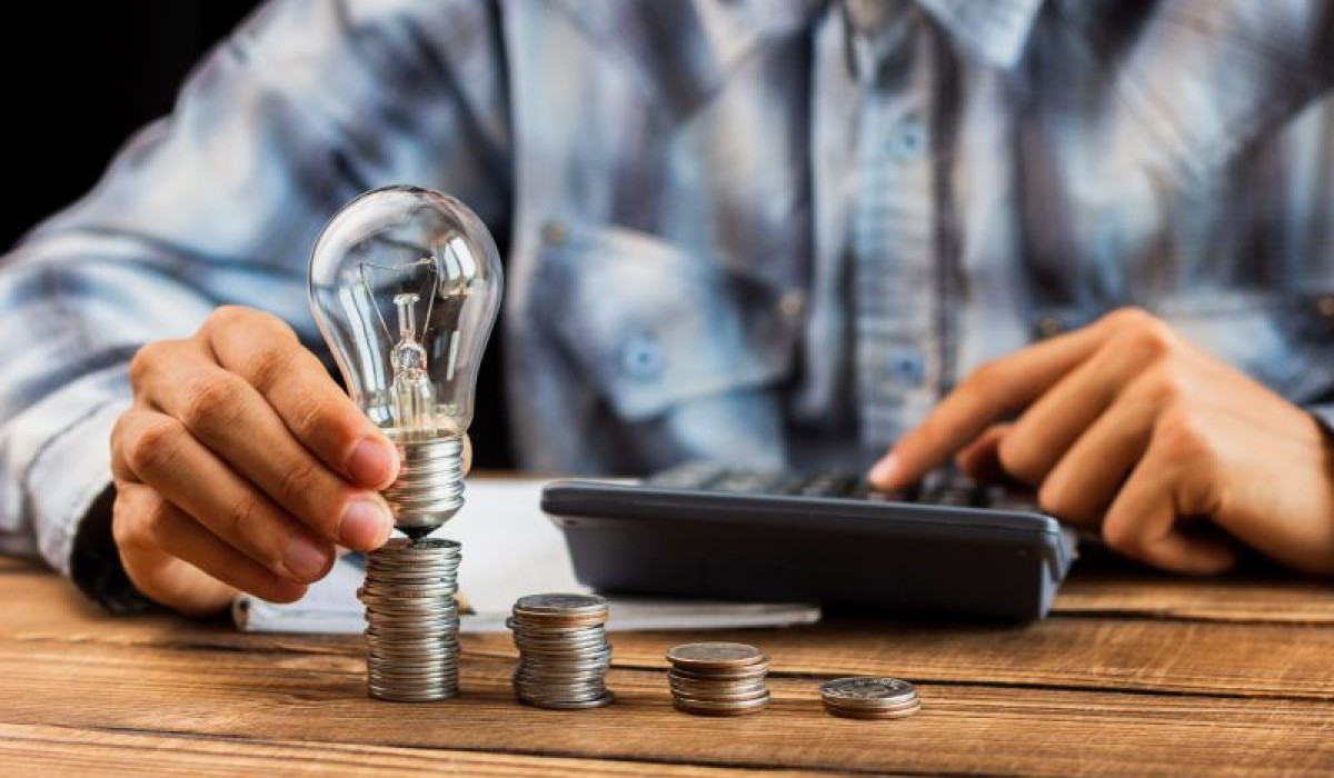 Pequenas e médias empresas aderem à energia limpa e relatam queda na conta de luz