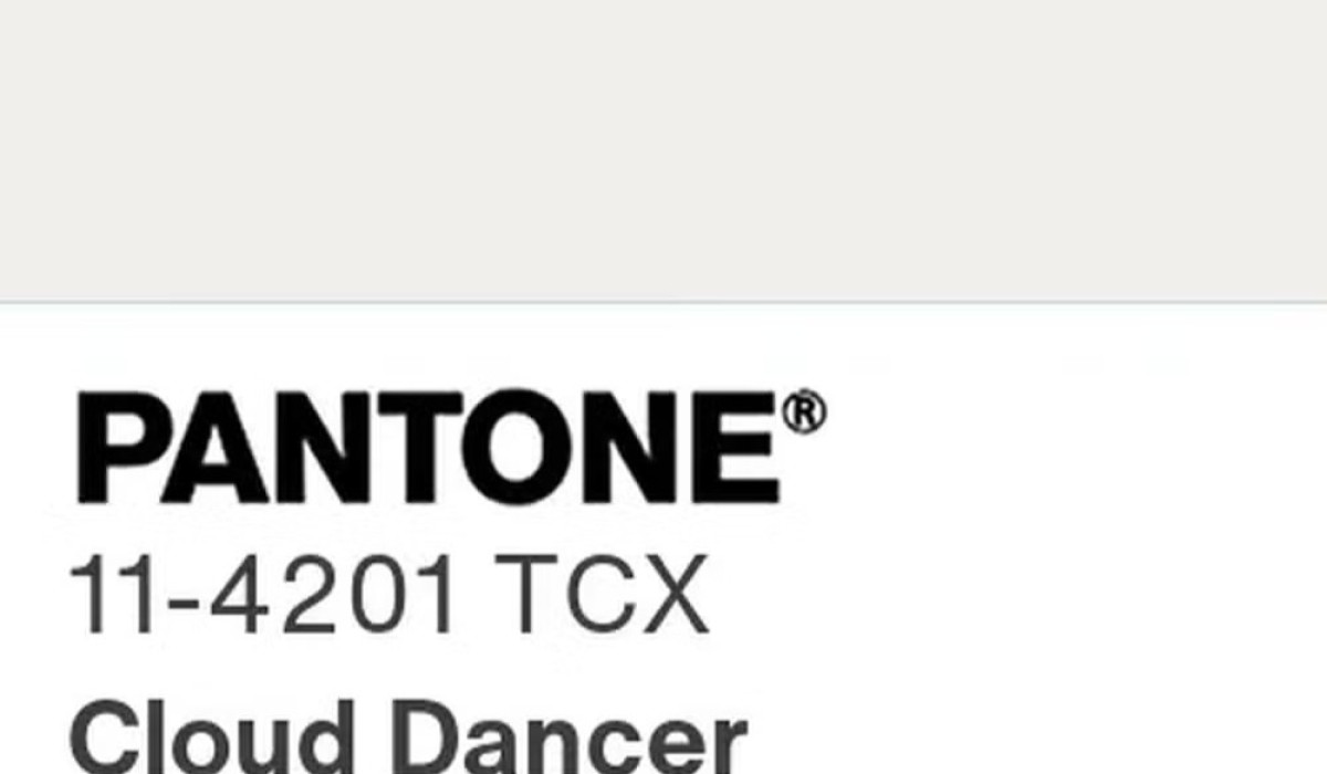 Pantone oficializa Cloud Dancer como a Cor do Ano de 2026 e inaugura uma temporada marcada por leveza, luminosidade e harmonia visual