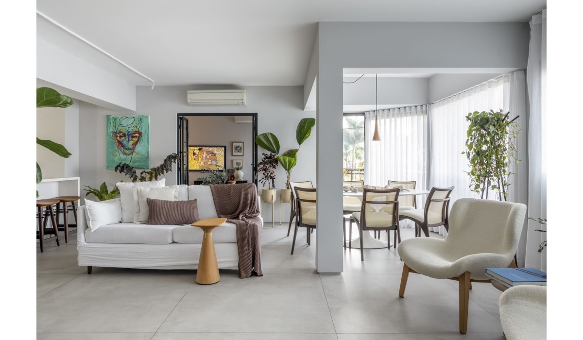 Arte e design brasileiro conduzem reforma de apartamento na Vila Madalena